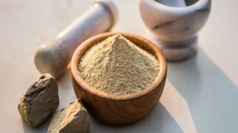 चेहरे से जुड़े हर मर्ज की दवा है मुल्तानी मिट्टी