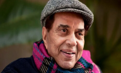 दिग्गज अभिनेता धर्मेंद्र की हालत नाजुक:  ब्रीच कैंडी अस्पताल में भर्ती