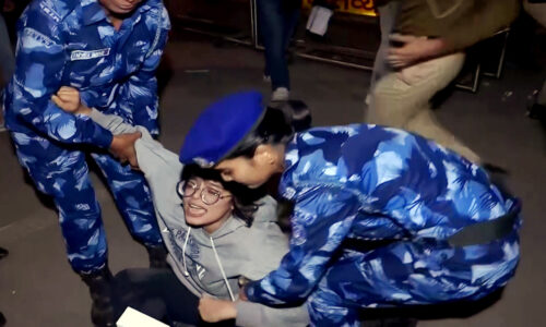 मुसीबत बताना जुर्म है!