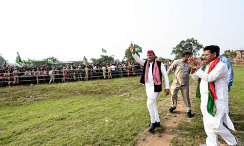 अखिलेश यादव की बड़ी ब्रांडिंग