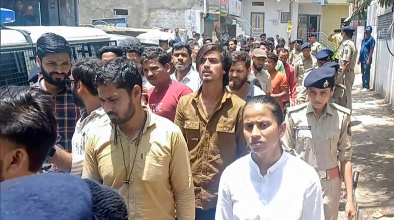 भारत को घुसपैठिए निकालते किसी ने नहीं देखा