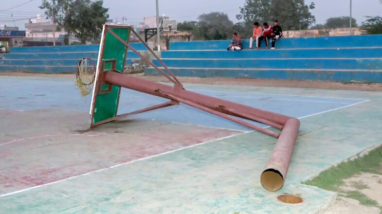 ढहता हुआ ढांचा?