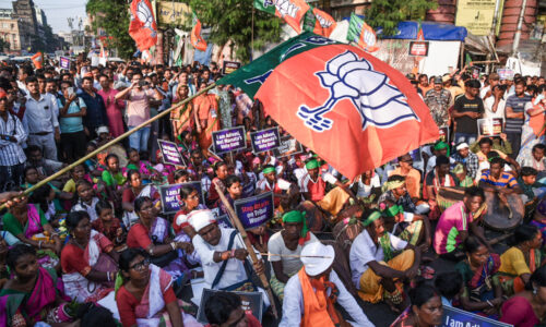 बंगाल में बूथों पर भाजपा के पास लोग नहीं