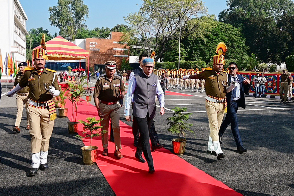 मानो दिवाली का तोहफा ‘दरबार मूव’