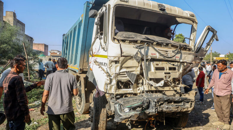 जयपुर में डंपर ने लाशें बिछा दीं