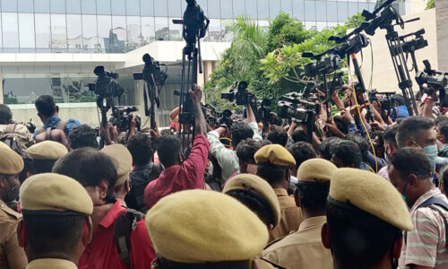 मीडिया इधर का हो या उधर का, एकतरफा!