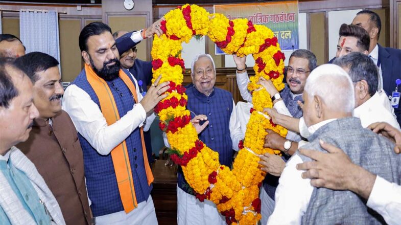 भाजपा-जदयू में बड़ा बनने की होड़