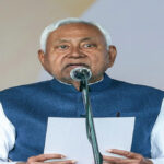 बिहार के मुख्यमंत्री नीतीश कुमार ने राज्यपाल को सौंपा इस्तीफा