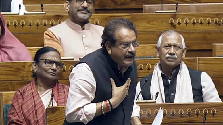 संसद में भी गलत आंकड़े दिए