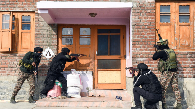 पुलवामा में उमर का घर तोड़ा गया