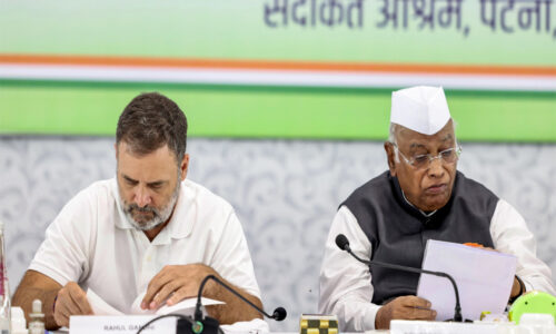 खड़गे, राहुल को राजकीय भोज में नहीं बुलाया