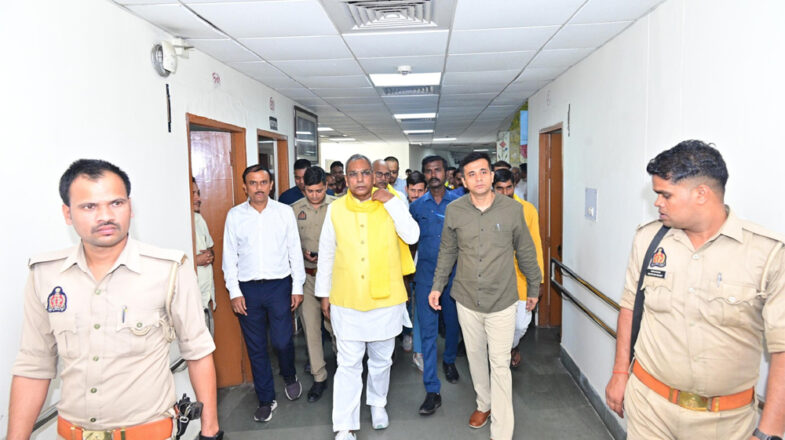 ओपी राजभर भी शपथ में शामिल हुए