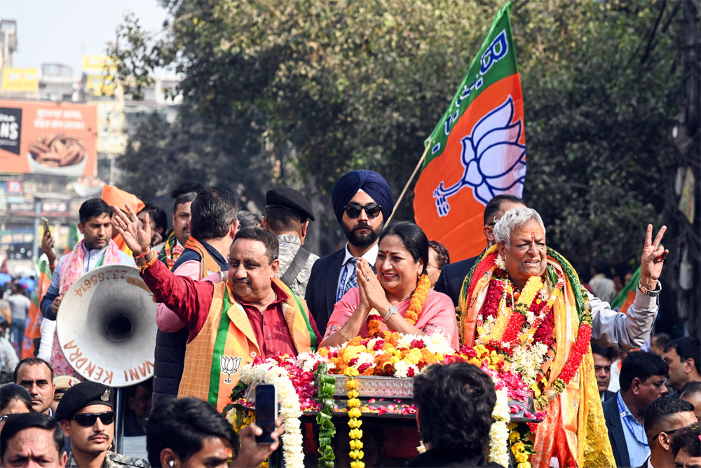 दिल्ली में भाजपा और आप की जोर आजमाइश