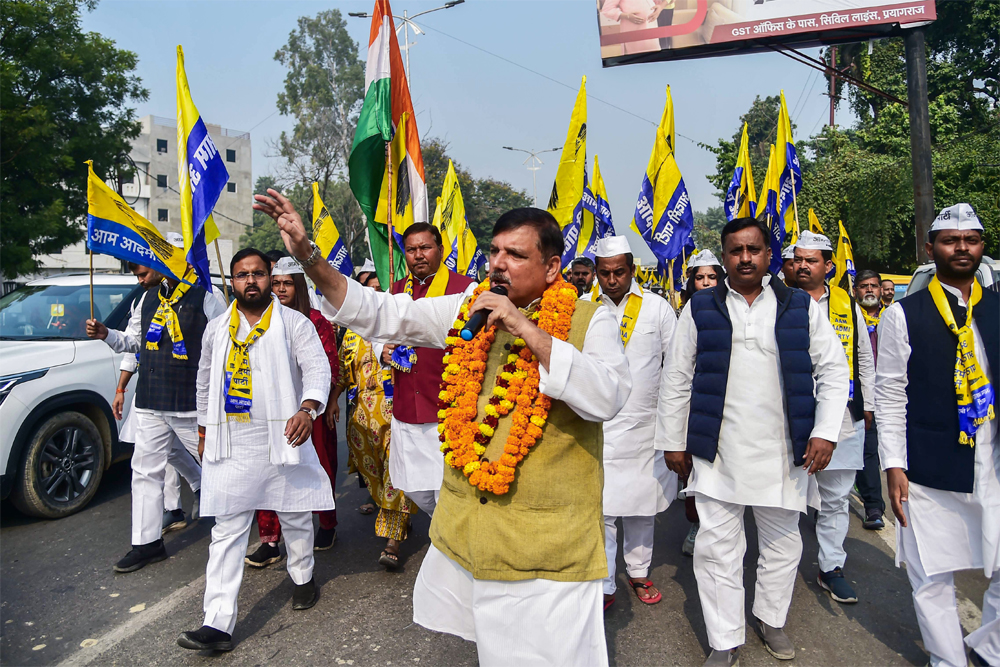 संजय सिंह की अलग राजनीति