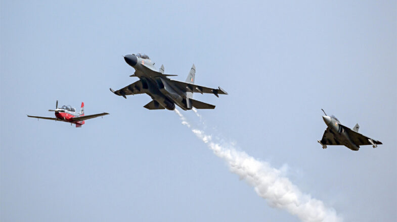 दुनिया ने ‘तेजस’ जलता देखा!