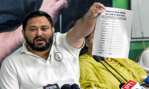 तेजस्वी को जल्दी थी प्रेस कॉन्फ्रेंस की