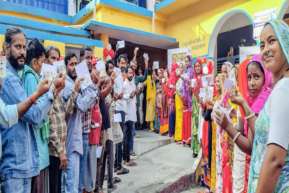 हां, हम भारतीय लोकतंत्र से संतुष्ट!