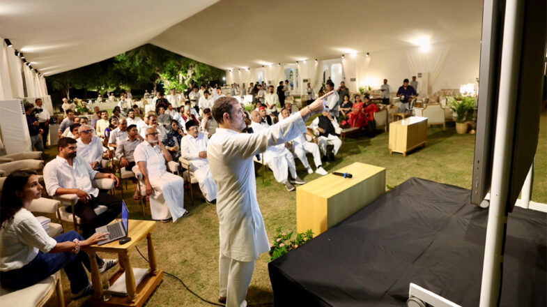 पूरे विपक्ष को वोट चोरी की आड़