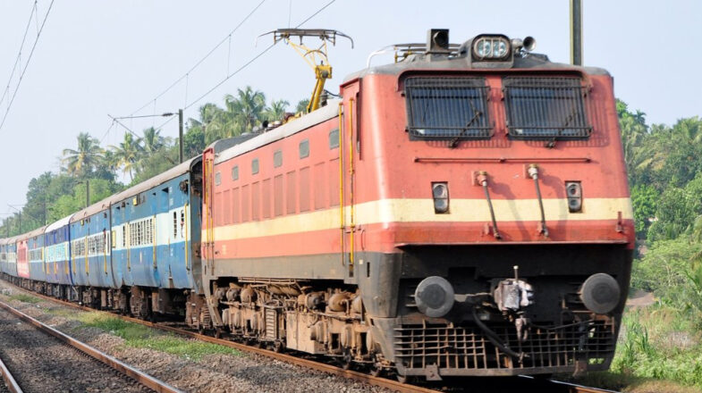 इंडिगो संकट के बीच भारतीय रेलवे तैयार, कई स्पेशल ट्रेनों की सूची जारी