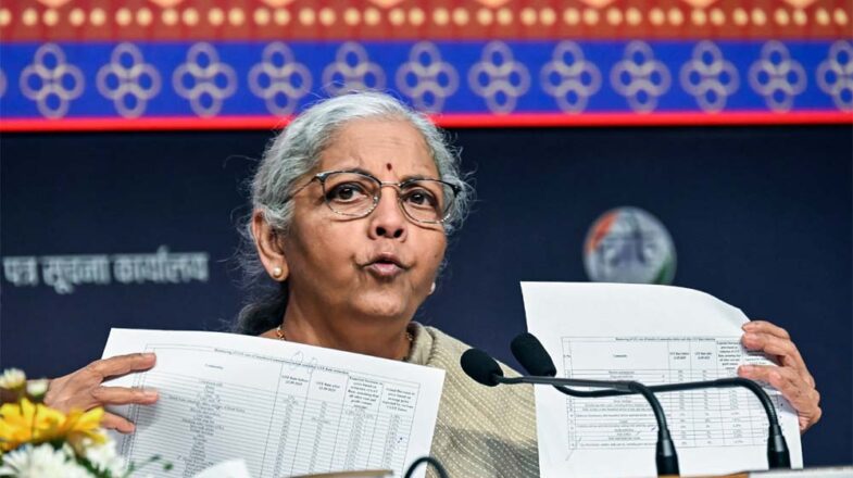 अंग्रेजों का एक नमक टैक्स और मोदी राज में हवा, पानी, सड़क, बिजली सब पर टैक्स!