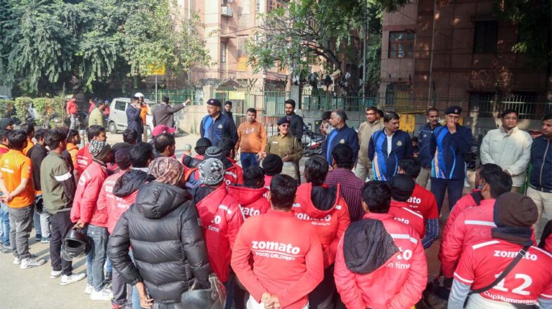 संगठित होने की मजबूरी