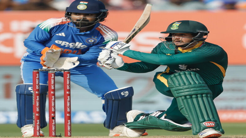 क्विंटन डी कॉक का शतक, दक्षिण अफ्रीका ने भारत को दिया 271 रन का लक्ष्य