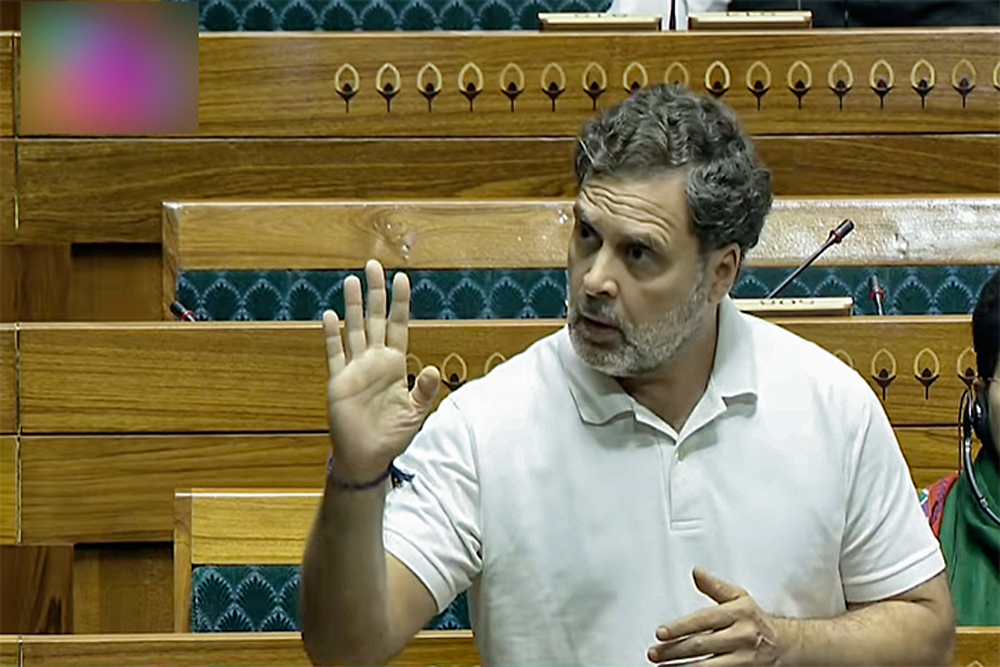 तीन सवाल, चार मांगें