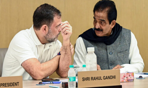 राहुल के वेणुगोपाल पर चौतरफा हमला