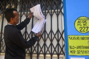 कौन लोग हैं, जिनके नाम कट रहे हैं?