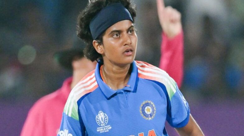 आंध्र प्रदेश सरकार ने श्री चरणी को दिया  2.5 करोड़ का नकद पुरस्कार