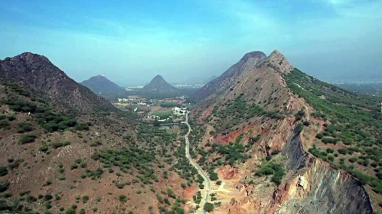 अरावली में माइनिंग लीज देने पर रोक