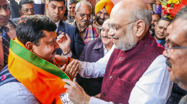 खिलखिलाना तो चाहिए!