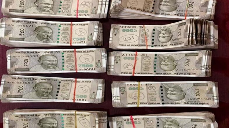 घूसखोरी की हैरान करने वाली खबरें