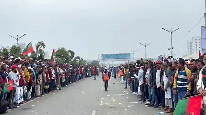 तारिक रहमान 17 साल बाद बांग्लादेश लौटे