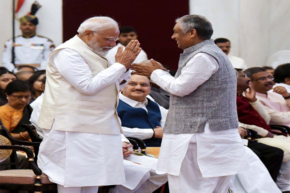 मंत्रियों को फिर से मिल सकता है मौका