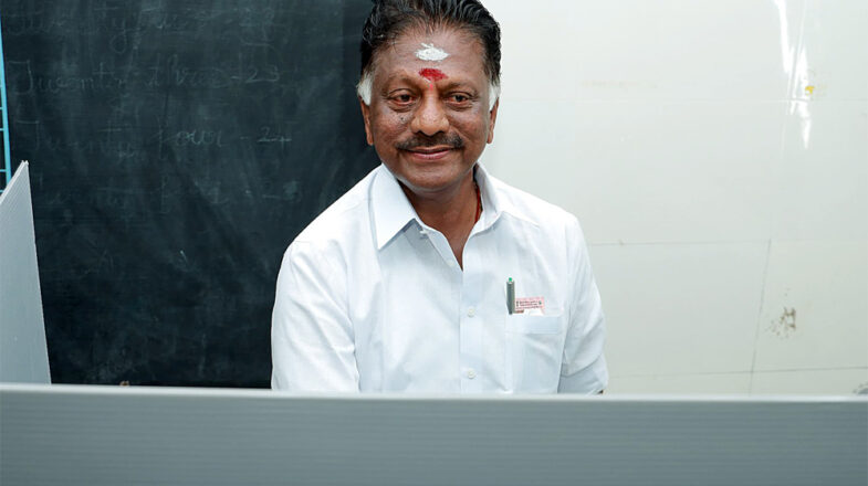 ओपीएस की अन्ना डीएमके में वापसी कैसे होगी?