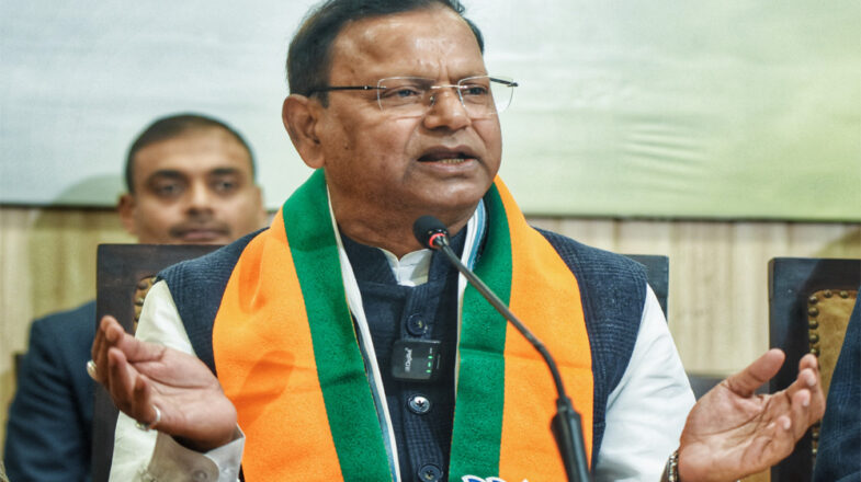 पंकज चौधरी आखिर चाहते क्या हैं?