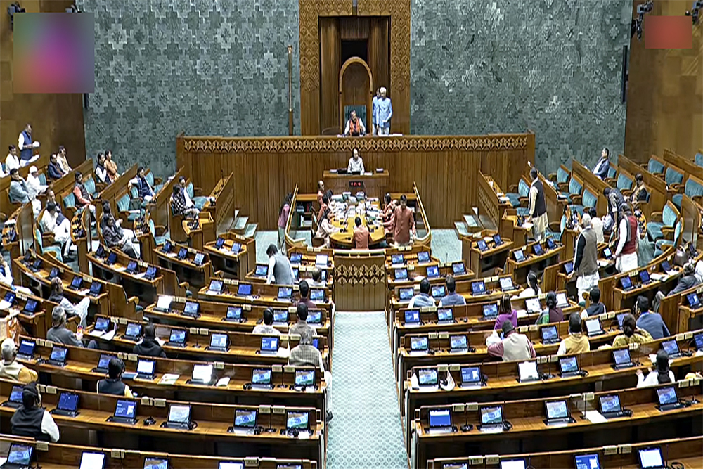 संसद का हाल भी अलग नहीं है