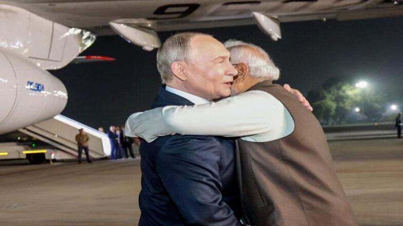 पुतिन की मोदी ने की अगवानी