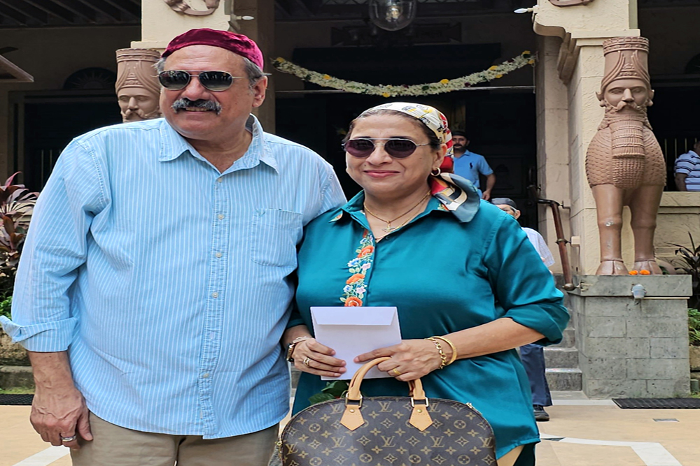 बोमन ईरानी ने पत्नी जेनोबिया को खास अंदाज में किया विश