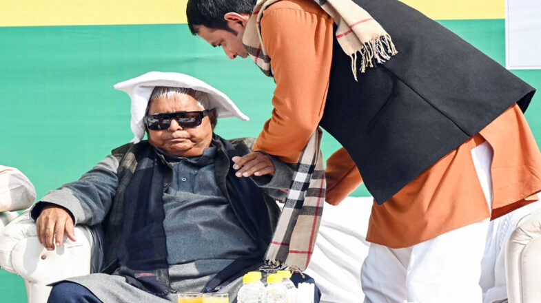 लालू ने बड़े बेटे तेजप्रताप को फिर अपनाया