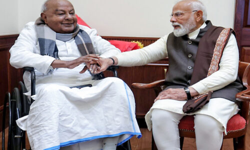 प्रधानमंत्री मोदी ने पूर्व पीएम एचडी देवगौड़ा से की मुलाकात