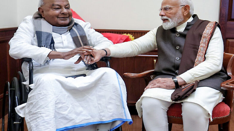 प्रधानमंत्री मोदी ने पूर्व पीएम एचडी देवगौड़ा से की मुलाकात