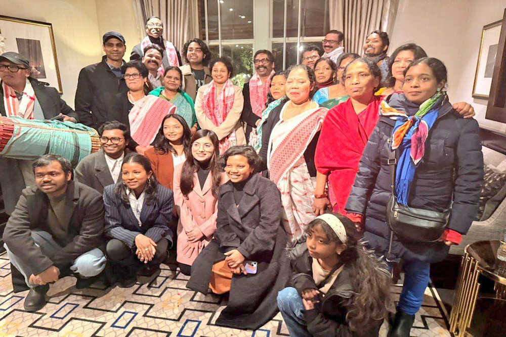 मुख्यमंत्री  हेमन्त सोरेन और विधायक  कल्पना मुर्मू सोरेन देर रात दावोस से पहुँचे लंदन