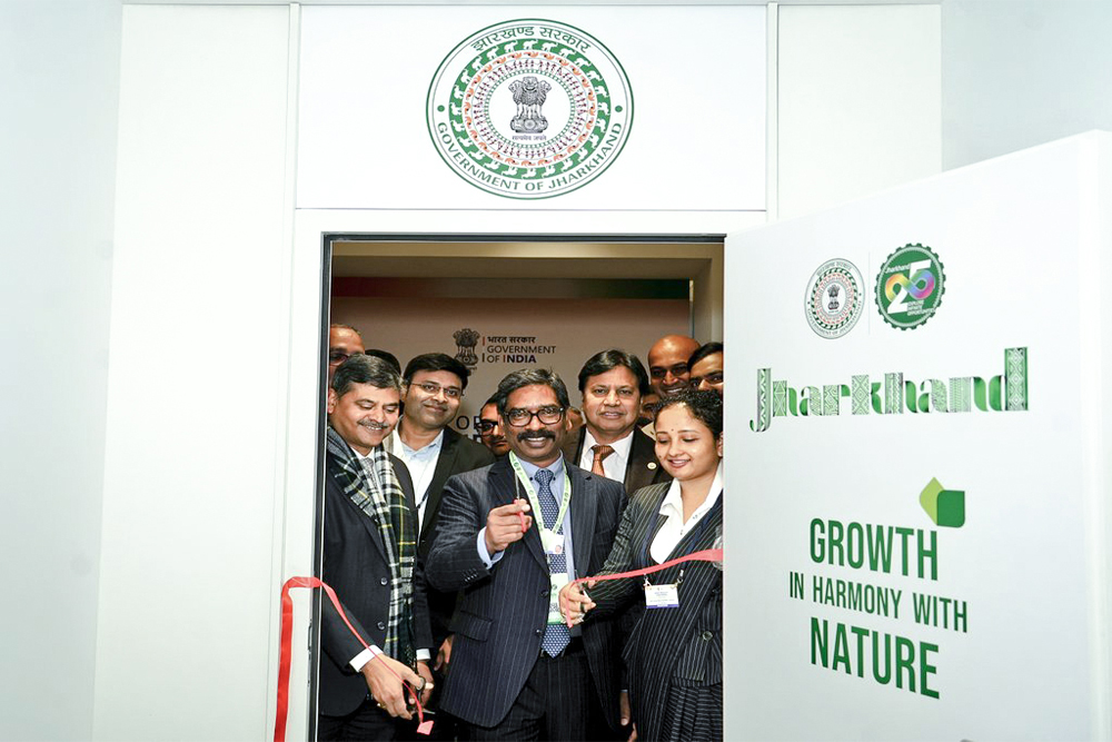 दावोस जाकर देसी कंपनियों से करार