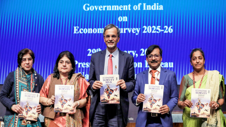 अपनी कमजोरी की मार!