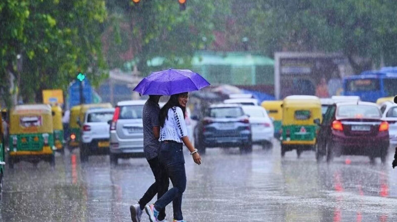 दिल्ली, एनसीआर में बारिश तो पहाड़ों में बर्फबारी