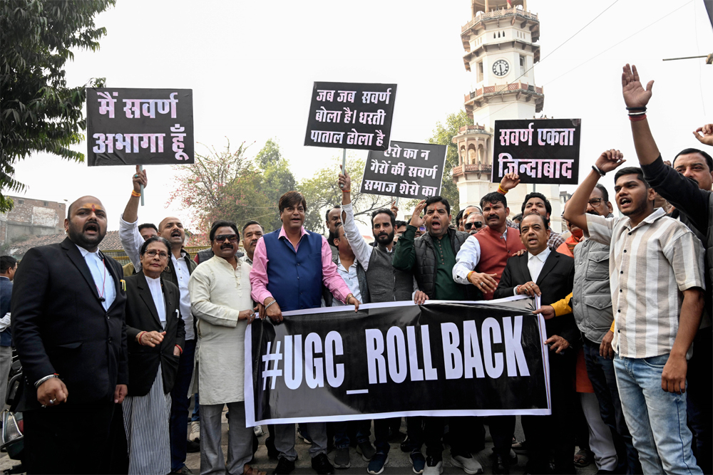 यूजीसी के विवादित नियमों पर रोक