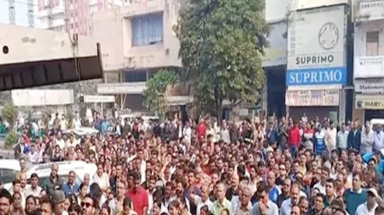 देश के विभिन्न राज्यों में बैंक कर्मचारियों की हड़ताल, ‘हमारी मांग जायज है’