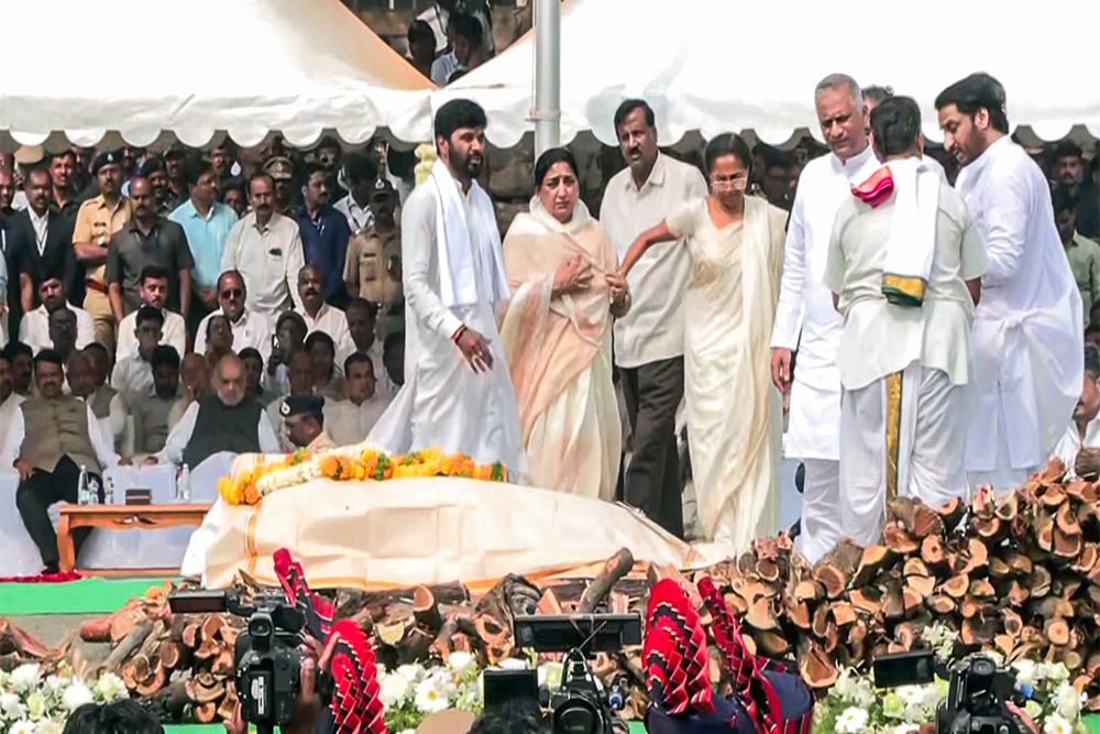 विमान हादसे पर संदेह जताने लगा परिवार